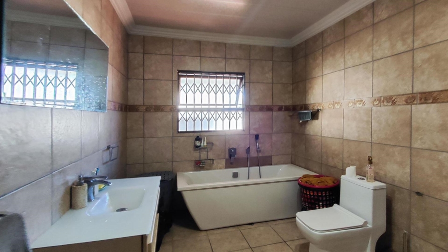 4 Bedroom Property for Sale in Dawn Park Gauteng