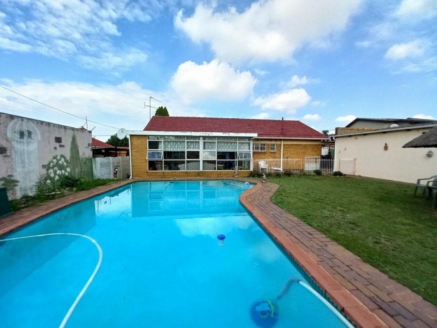 3 Bedroom Property for Sale in Rustivia Gauteng