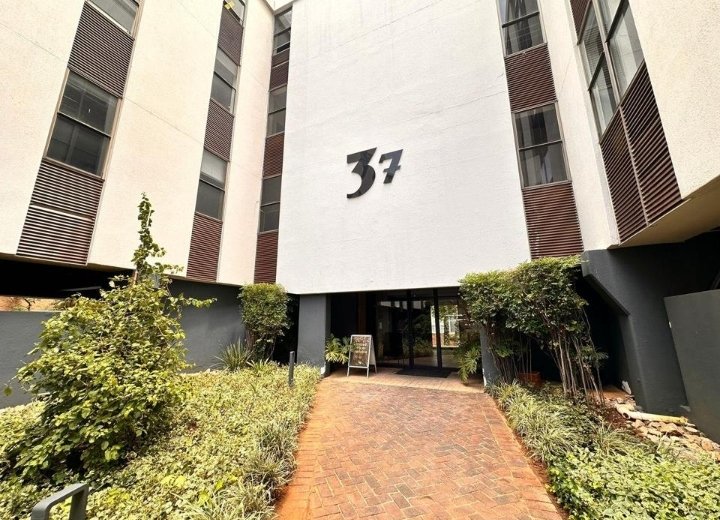 To Let commercial Property for Rent in Rosebank Gauteng