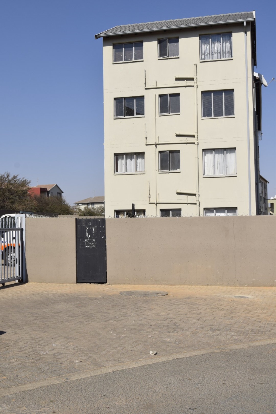 To Let 2 Bedroom Property for Rent in Fleurhof Gauteng