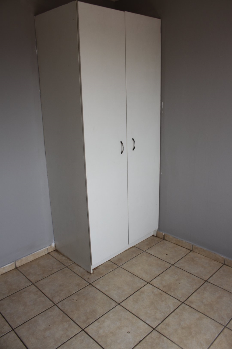 To Let 2 Bedroom Property for Rent in Fleurhof Gauteng