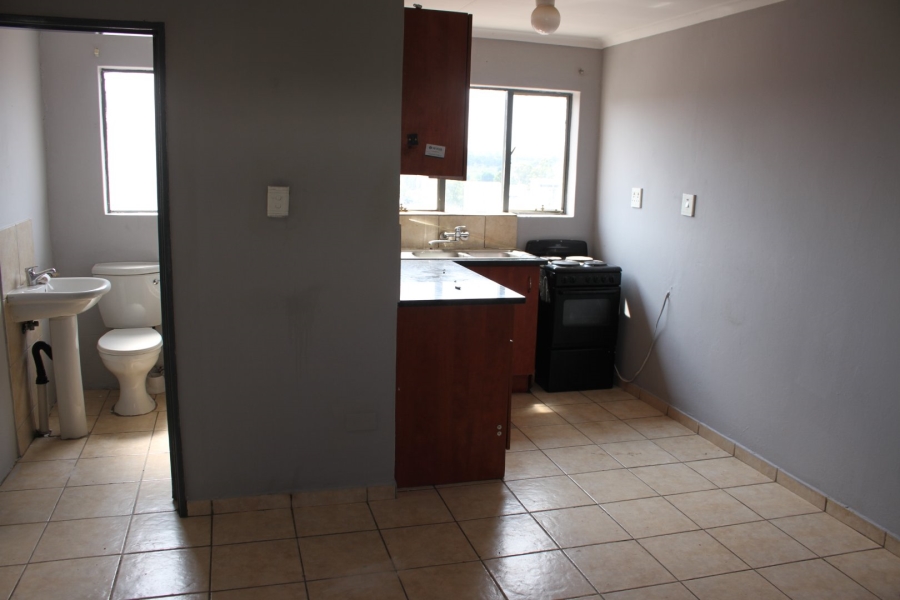 To Let 2 Bedroom Property for Rent in Fleurhof Gauteng