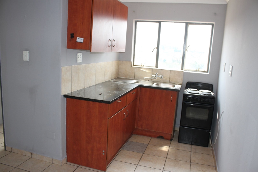 To Let 2 Bedroom Property for Rent in Fleurhof Gauteng