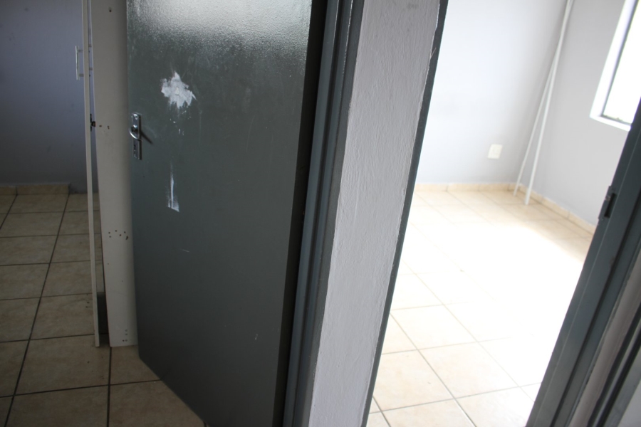 To Let 2 Bedroom Property for Rent in Fleurhof Gauteng