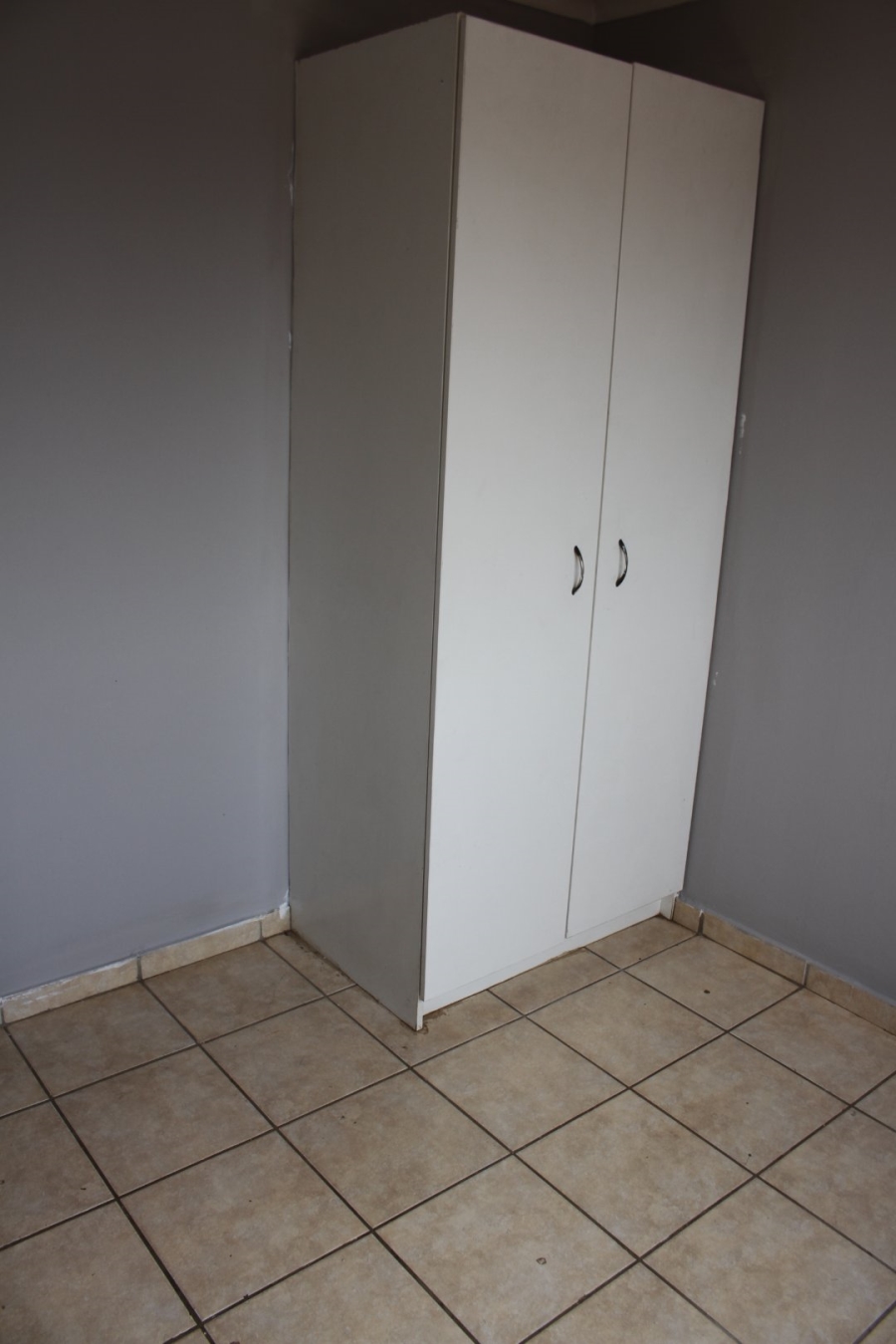 To Let 2 Bedroom Property for Rent in Fleurhof Gauteng