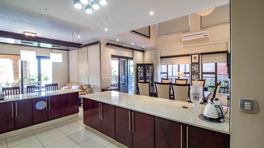 To Let 4 Bedroom Property for Rent in Mulbarton Gauteng