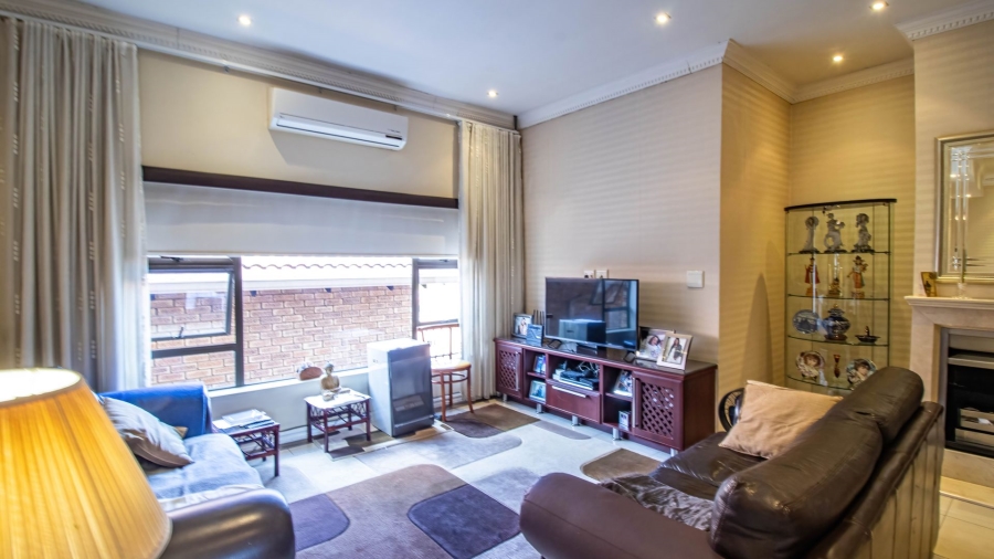 To Let 4 Bedroom Property for Rent in Mulbarton Gauteng