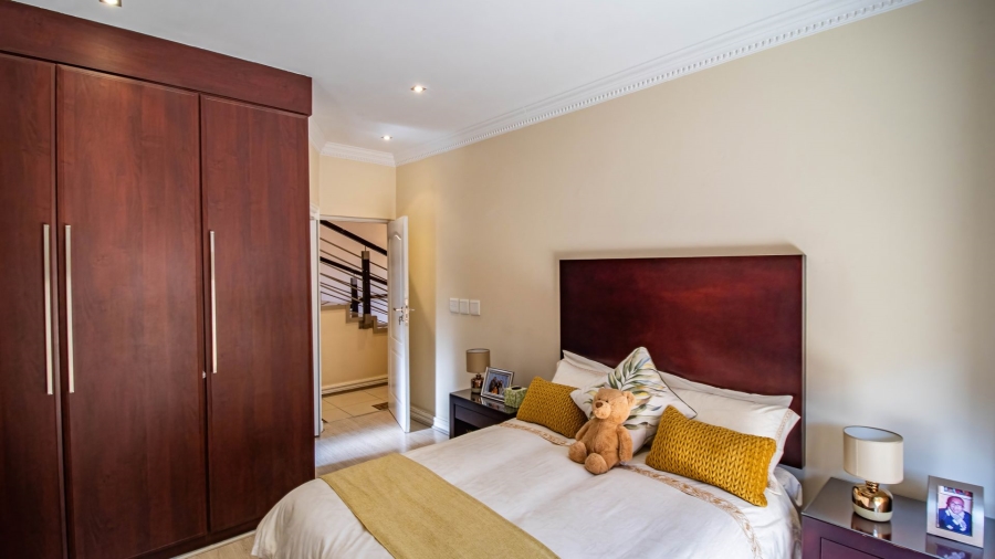 To Let 4 Bedroom Property for Rent in Mulbarton Gauteng