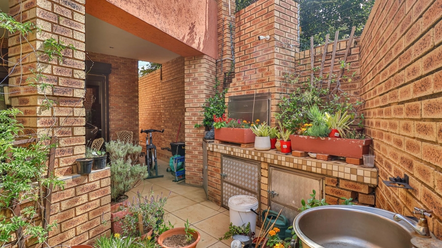 To Let 4 Bedroom Property for Rent in Mulbarton Gauteng