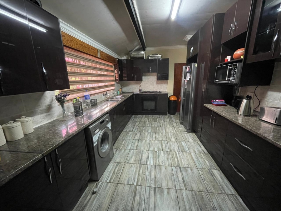 4 Bedroom Property for Sale in Meyerspark Gauteng