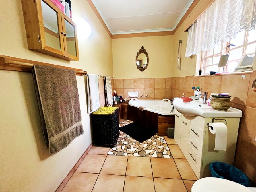 4 Bedroom Property for Sale in Eldoraigne Gauteng