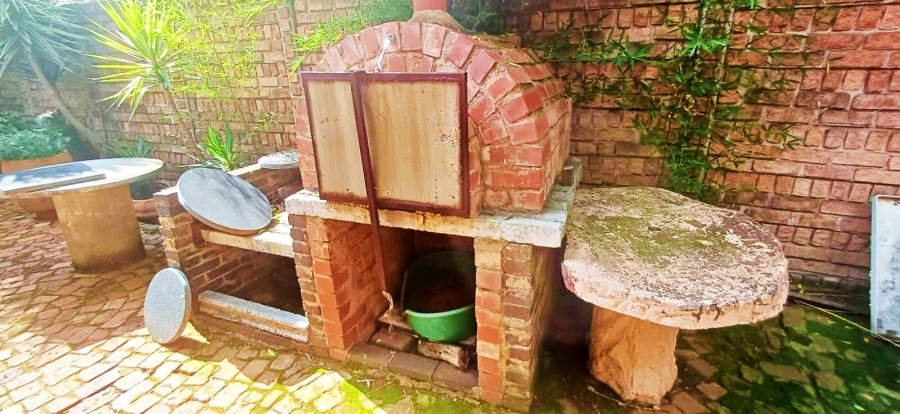 4 Bedroom Property for Sale in Eldoraigne Gauteng