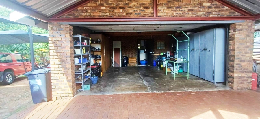 4 Bedroom Property for Sale in Eldoraigne Gauteng