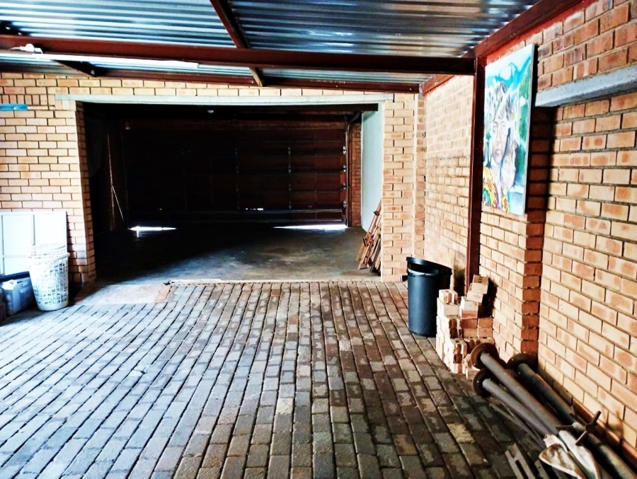 4 Bedroom Property for Sale in Eldoraigne Gauteng