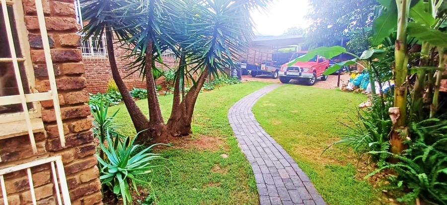 4 Bedroom Property for Sale in Eldoraigne Gauteng