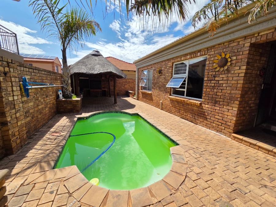 3 Bedroom Property for Sale in Magalieskruin Gauteng