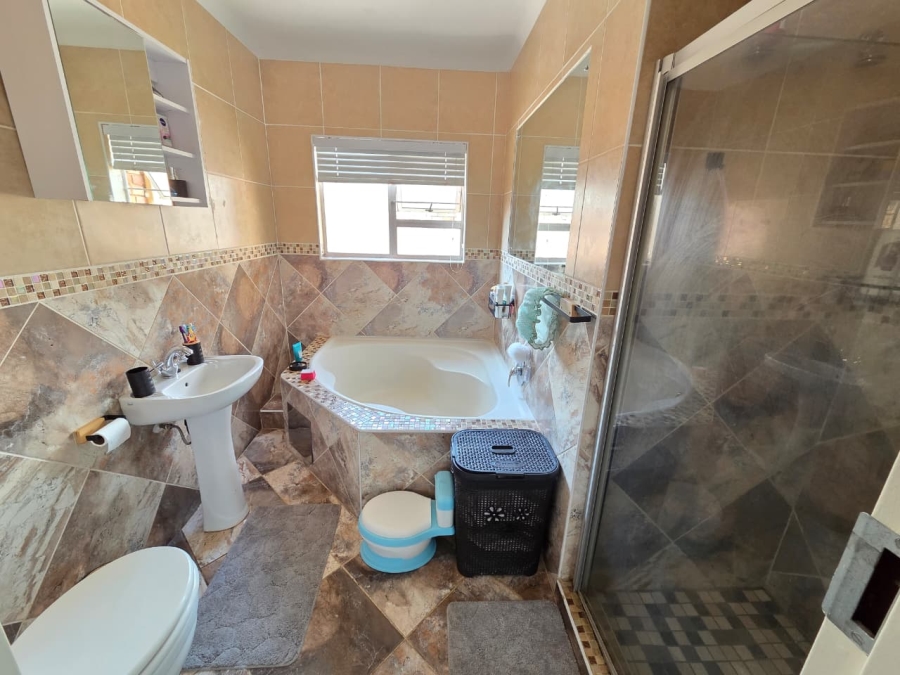 3 Bedroom Property for Sale in Magalieskruin Gauteng