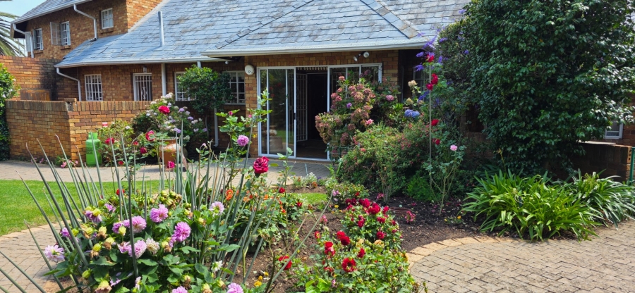 4 Bedroom Property for Sale in Dowerglen Gauteng