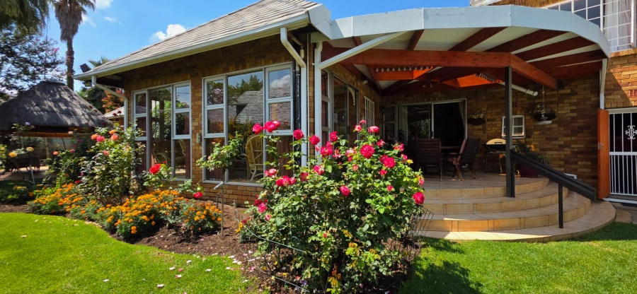 4 Bedroom Property for Sale in Dowerglen Gauteng