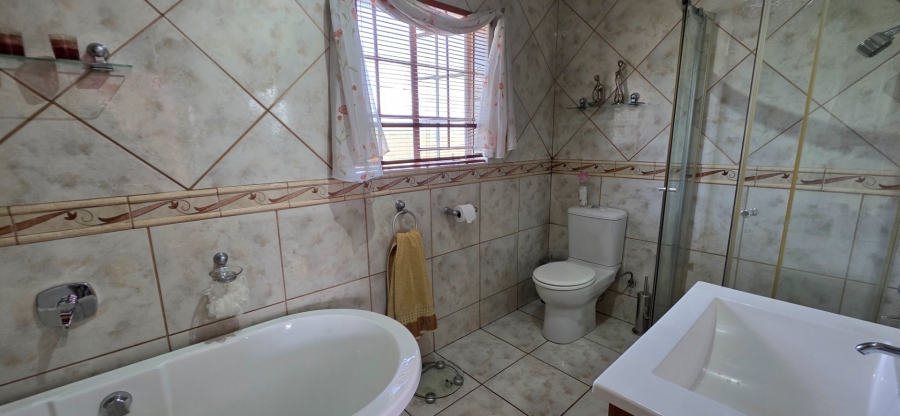 4 Bedroom Property for Sale in Dowerglen Gauteng