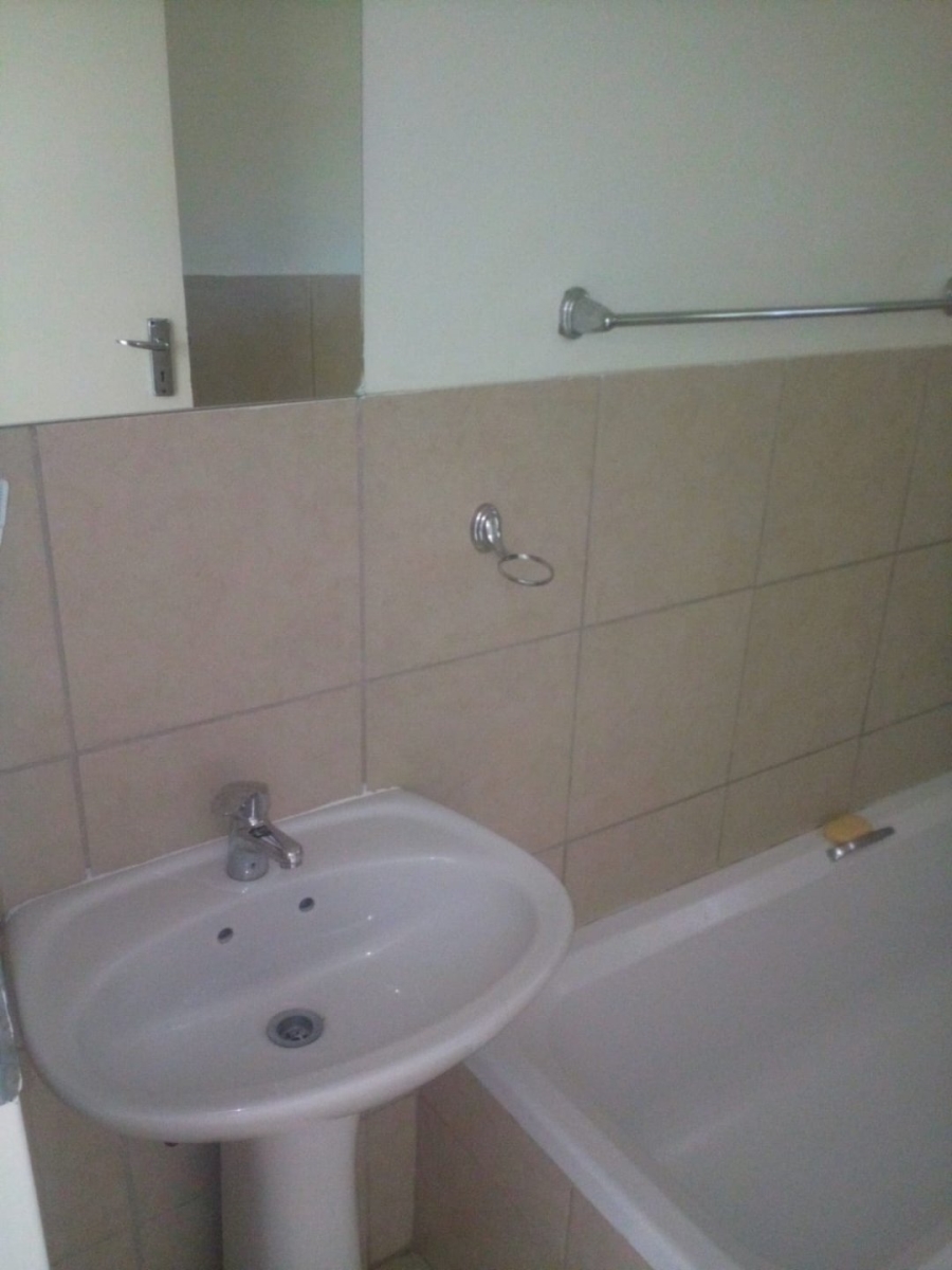 2 Bedroom Property for Sale in The Orchards Gauteng