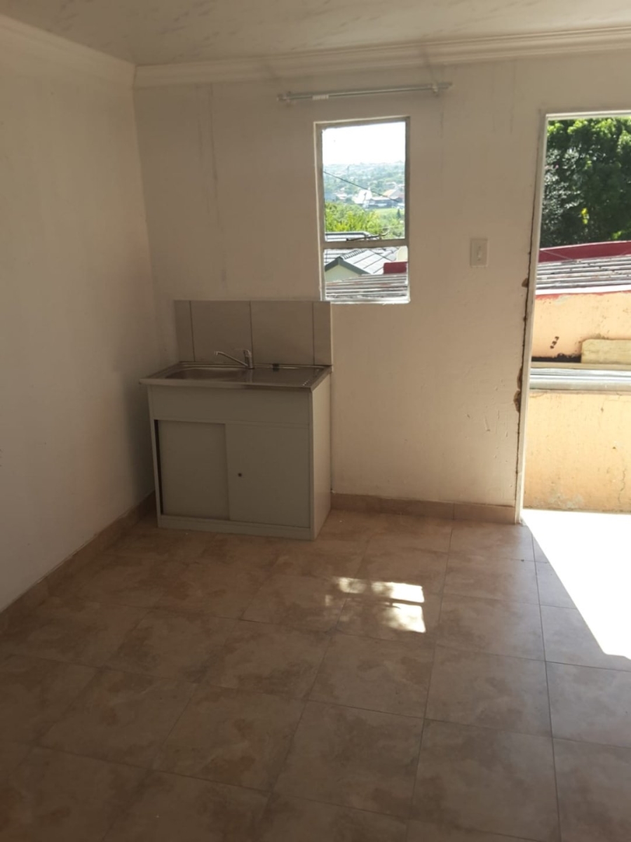 To Let 1 Bedroom Property for Rent in Mondeor Gauteng