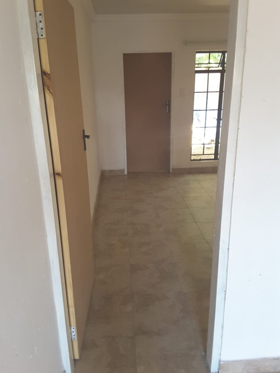 To Let 1 Bedroom Property for Rent in Mondeor Gauteng