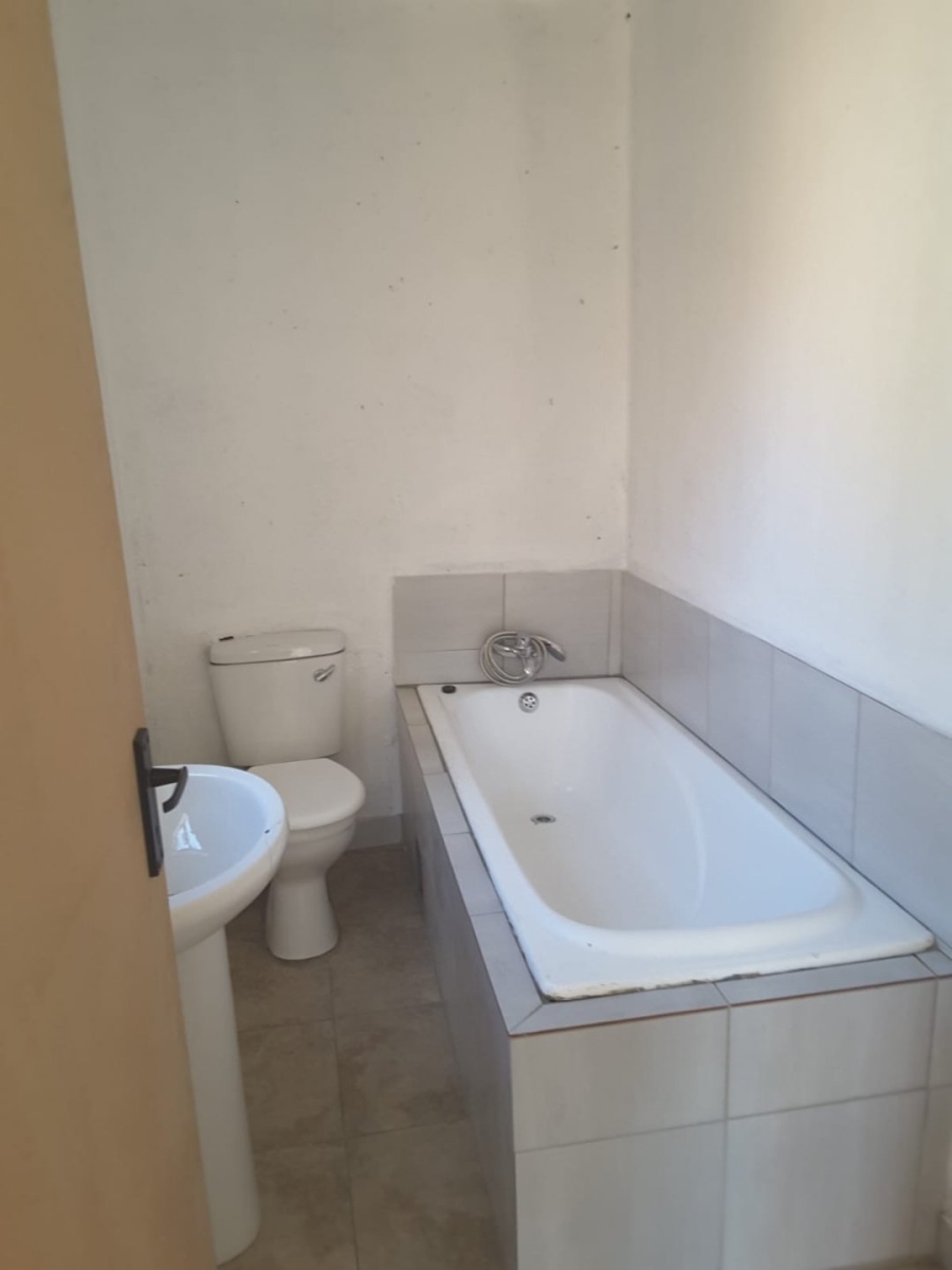 To Let 1 Bedroom Property for Rent in Mondeor Gauteng