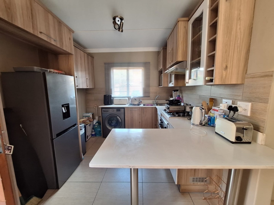 2 Bedroom Property for Sale in Andeon AH Gauteng