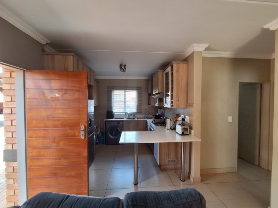 2 Bedroom Property for Sale in Andeon AH Gauteng