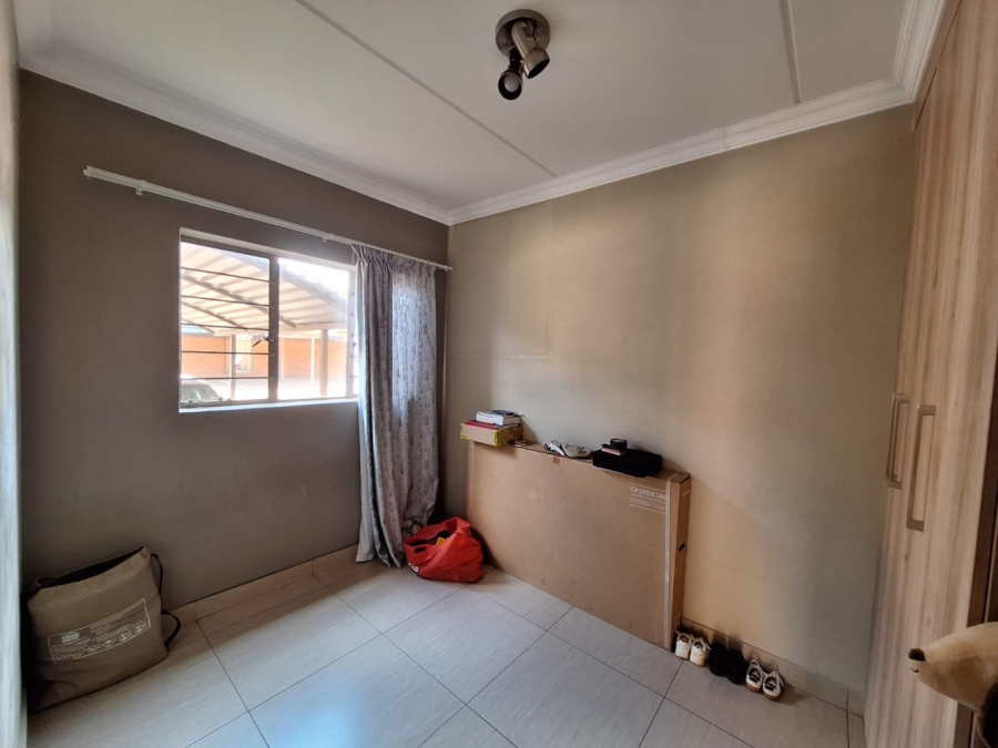 2 Bedroom Property for Sale in Andeon AH Gauteng