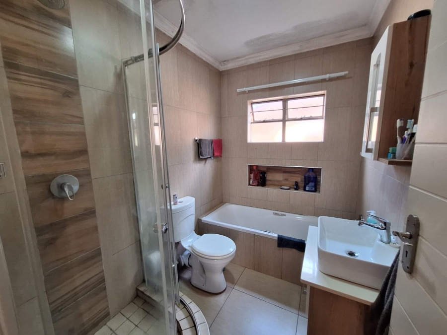 2 Bedroom Property for Sale in Andeon AH Gauteng