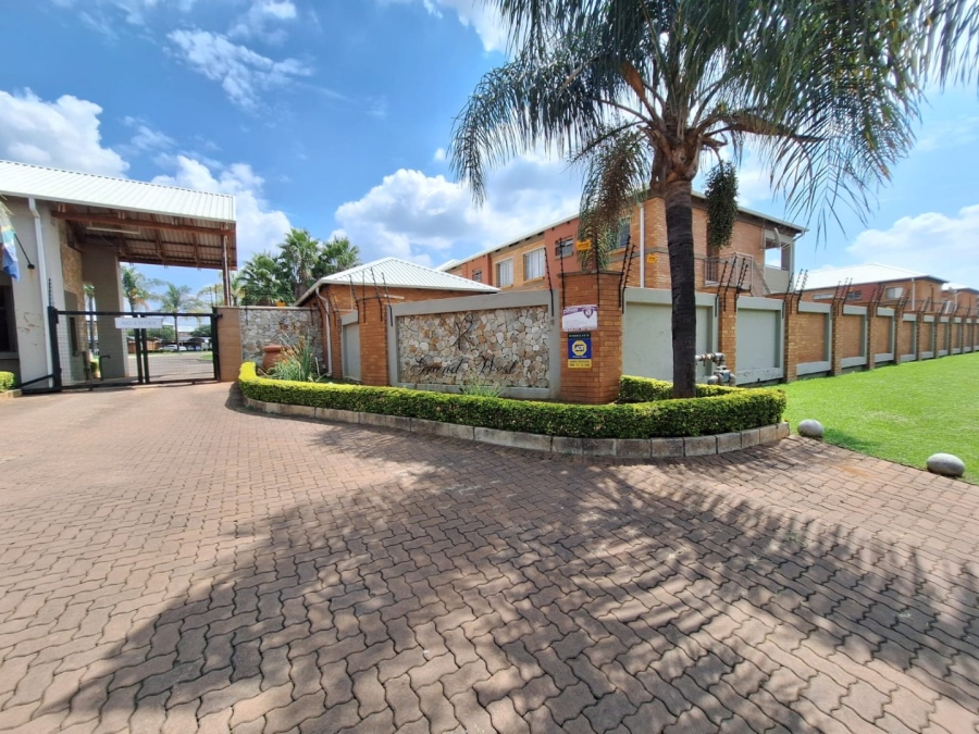 2 Bedroom Property for Sale in Andeon AH Gauteng
