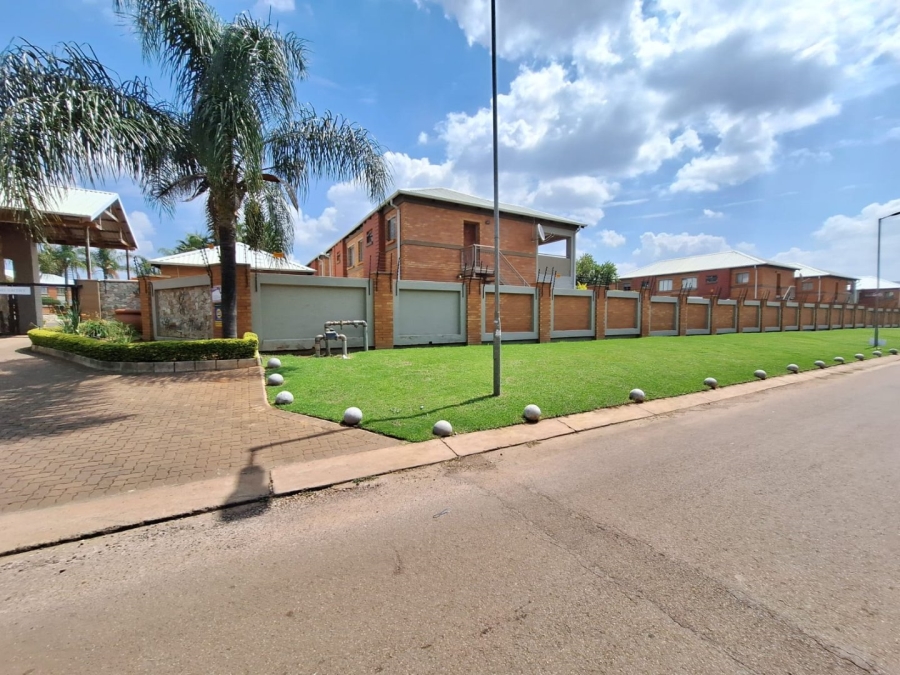 2 Bedroom Property for Sale in Andeon AH Gauteng