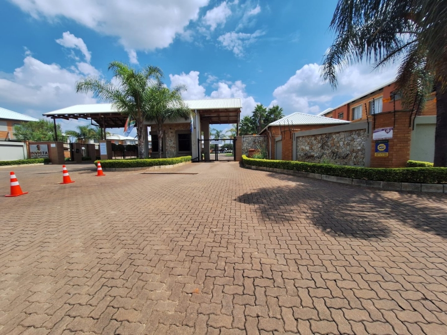 2 Bedroom Property for Sale in Andeon AH Gauteng