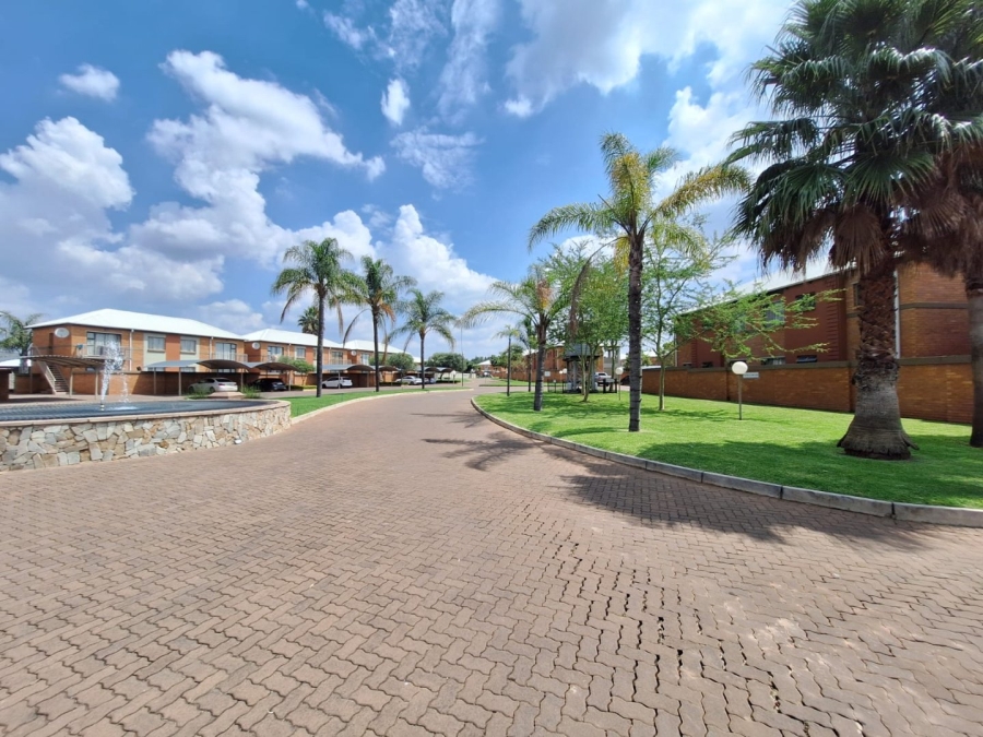 2 Bedroom Property for Sale in Andeon AH Gauteng