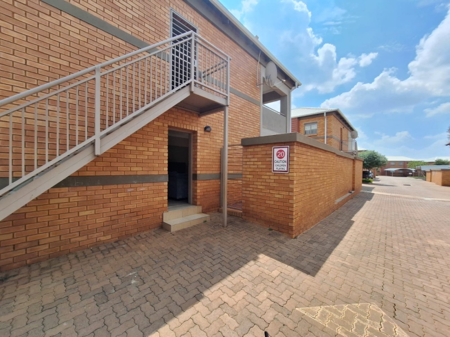 2 Bedroom Property for Sale in Andeon AH Gauteng