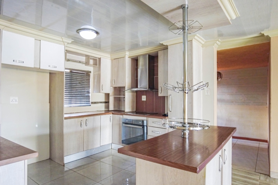 4 Bedroom Property for Sale in Karenpark Gauteng