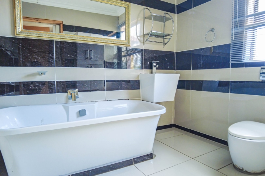 4 Bedroom Property for Sale in Karenpark Gauteng