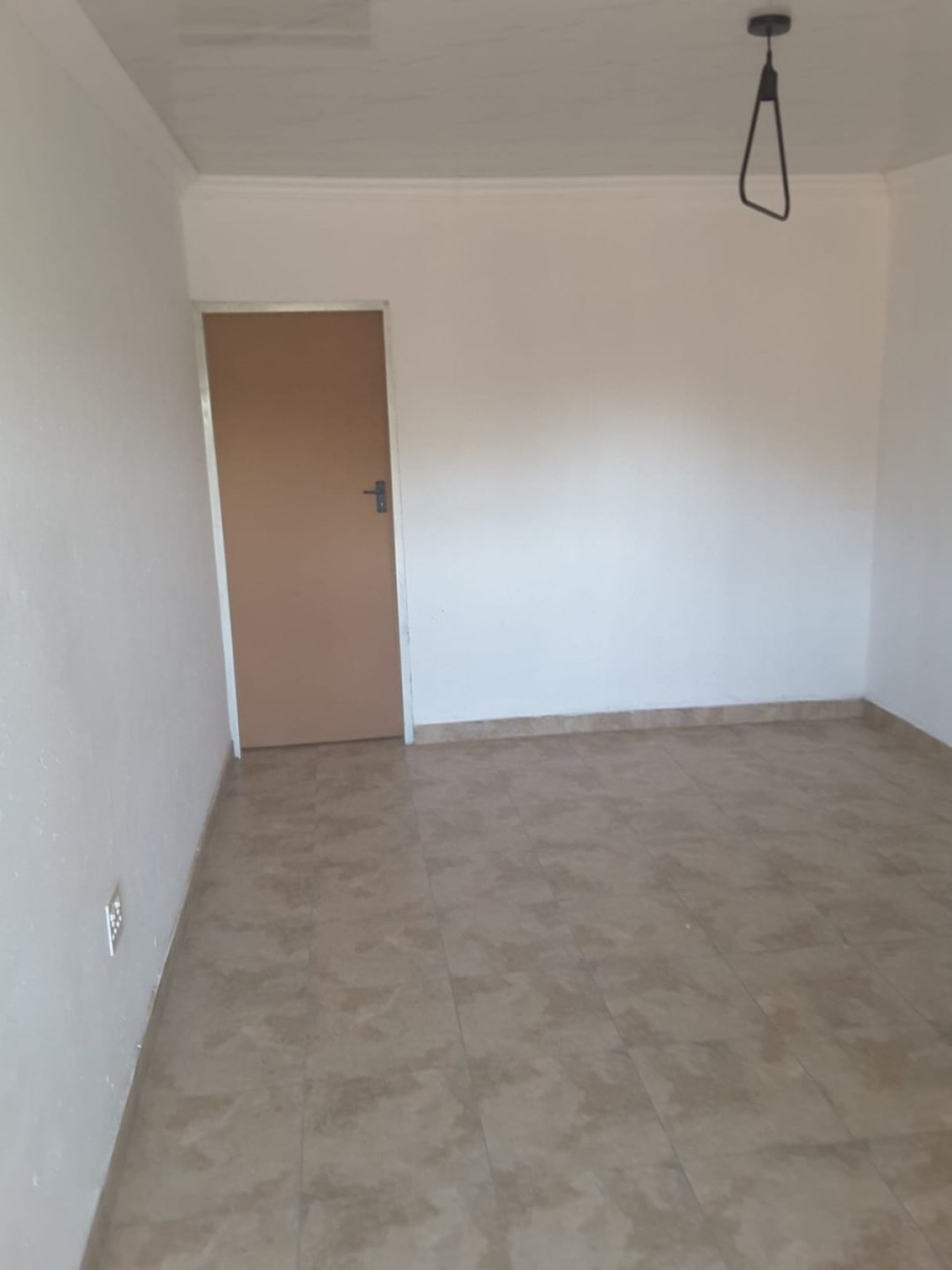 To Let 1 Bedroom Property for Rent in Mondeor Gauteng