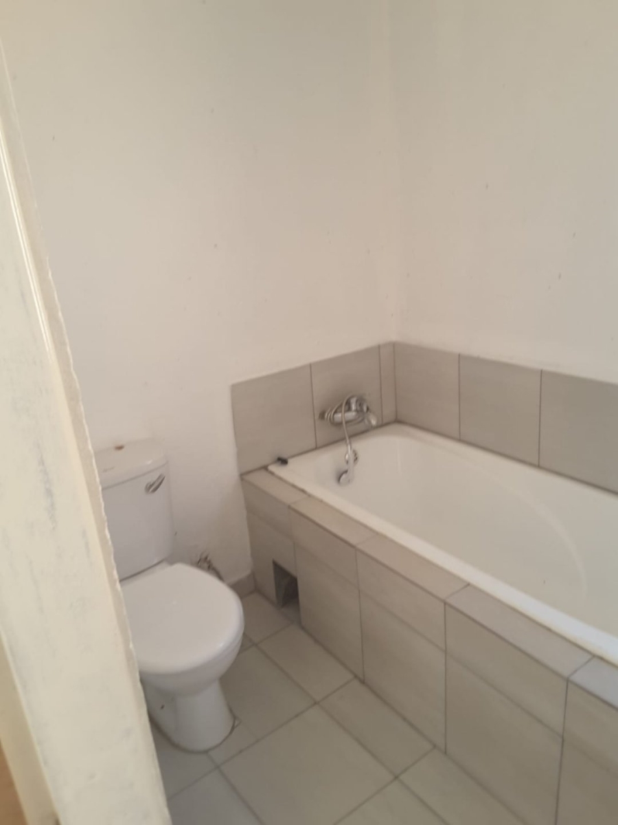 To Let 1 Bedroom Property for Rent in Mondeor Gauteng