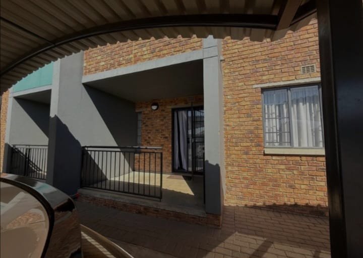 2 Bedroom Property for Sale in Lotus Gardens Gauteng