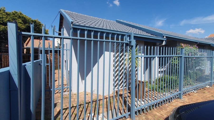 To Let Commercial Property for Rent in Wierda Park Gauteng