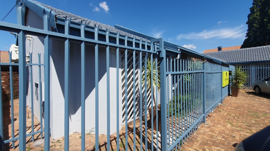 To Let Commercial Property for Rent in Wierda Park Gauteng