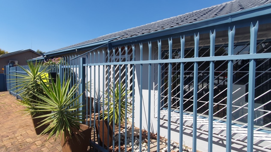 To Let Commercial Property for Rent in Wierda Park Gauteng