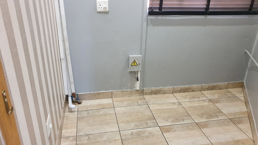 To Let Commercial Property for Rent in Wierda Park Gauteng