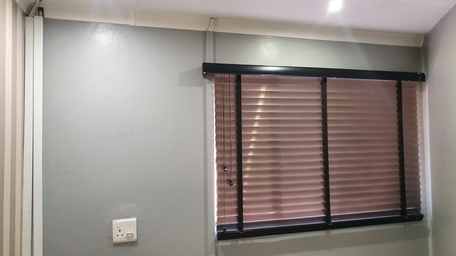 To Let Commercial Property for Rent in Wierda Park Gauteng