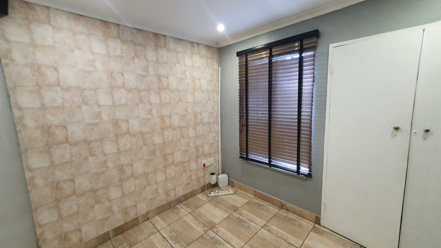 To Let Commercial Property for Rent in Wierda Park Gauteng