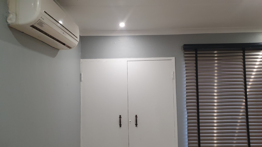 To Let Commercial Property for Rent in Wierda Park Gauteng