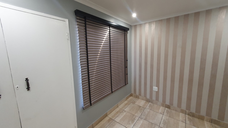 To Let Commercial Property for Rent in Wierda Park Gauteng